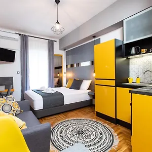 https://downtown-luxury-boutique-suites-the-yellow-suite.hotelschalkidiki.net